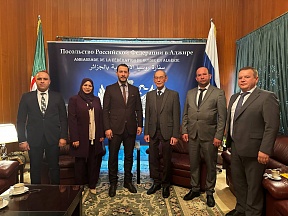 اللقاء مع رئيس اللجنة للدفاع الوطني للمجلس الوطني الشعبي السيد عبد الباسط غربي اللقاء مع رئيس اللجنة للدفاع الوطني للمجلس الوطني الشعبي السيد عبد الباسط غربي