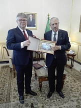 Sur la rencontre de l’Ambassadeur de la Fédération de Russie en Algérie avec le Président du Conseil de la Nation de la RADP