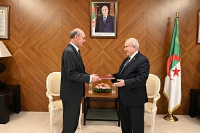Sur la présentation des copies figurées des lettres de créances de S.E.M. Valerian Shuvaev